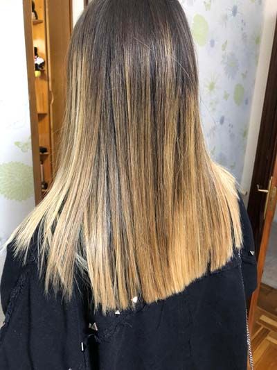 Trabajo de mechas rubias