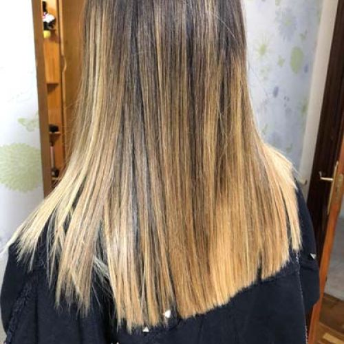 Trabajo de mechas rubias