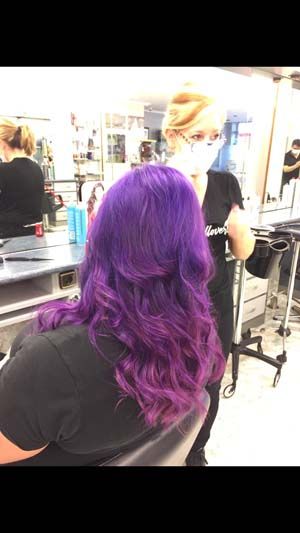 Trabajo de teñido en morado