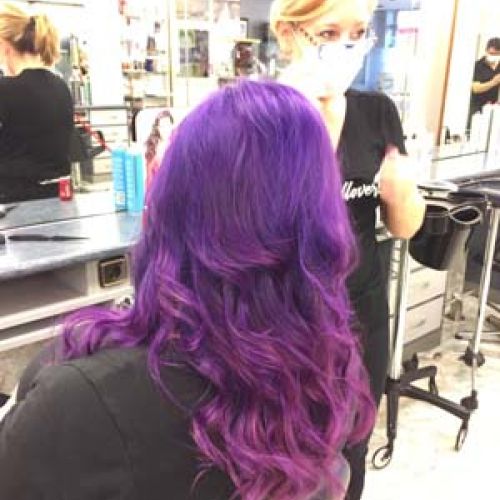 Trabajo de teñido en morado